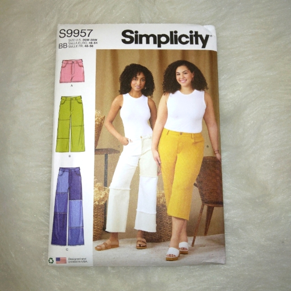 SIMPLICITY S9957 SZ 20W-28W Women's Pants or shorts w/zip fly and optional color
